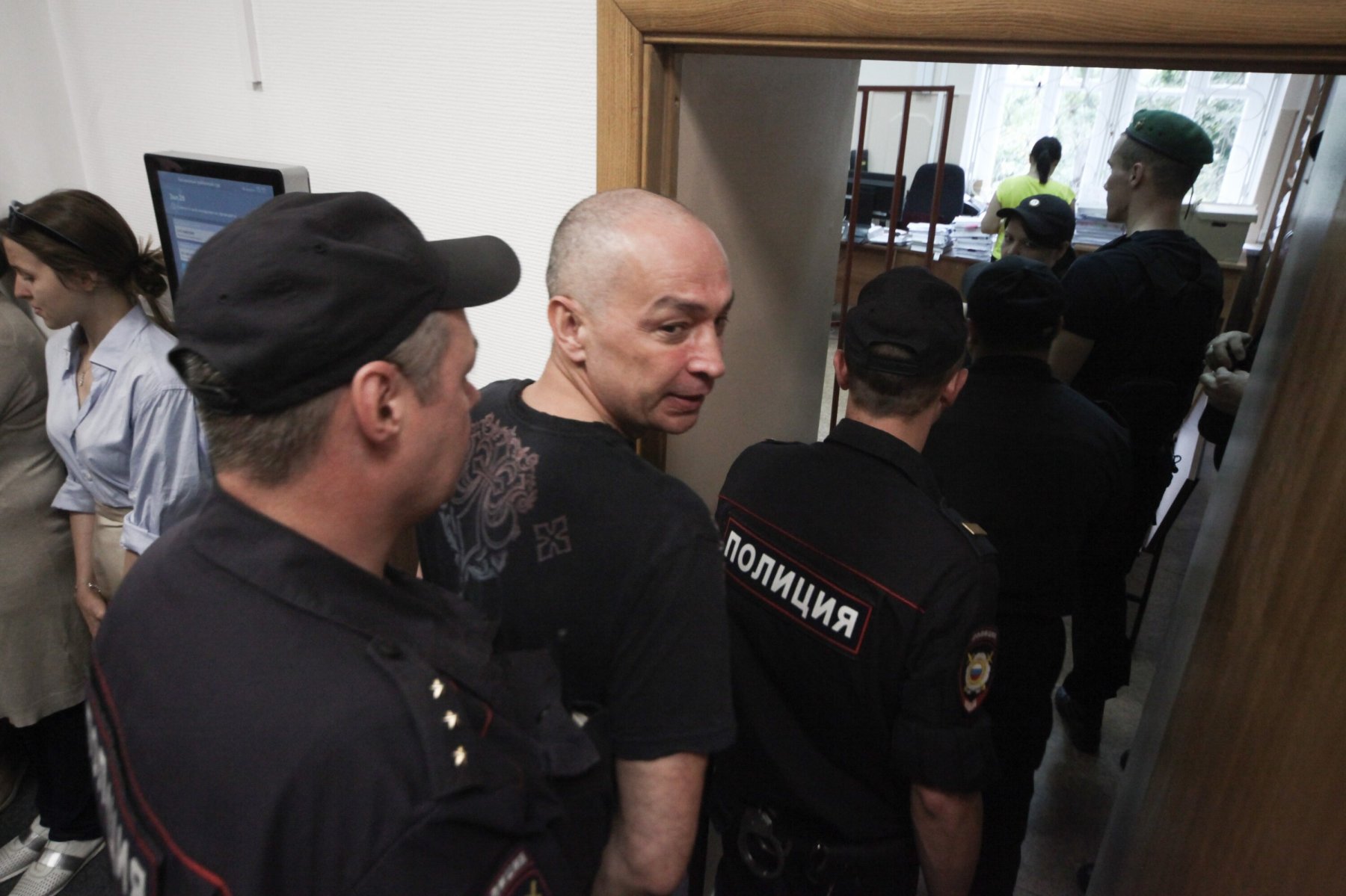 В суде Серпухова начались слушания по делу о выселении из дома семьи Александра Шестуна