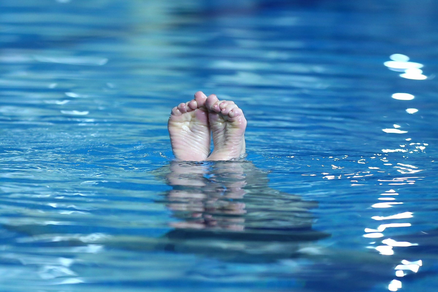 Чем можно заразиться в бассейне. Заболевания через бассейн. Чем можно заразиться в бассейне. Можно ли заразиться вич в бассейне. Асм плавание.