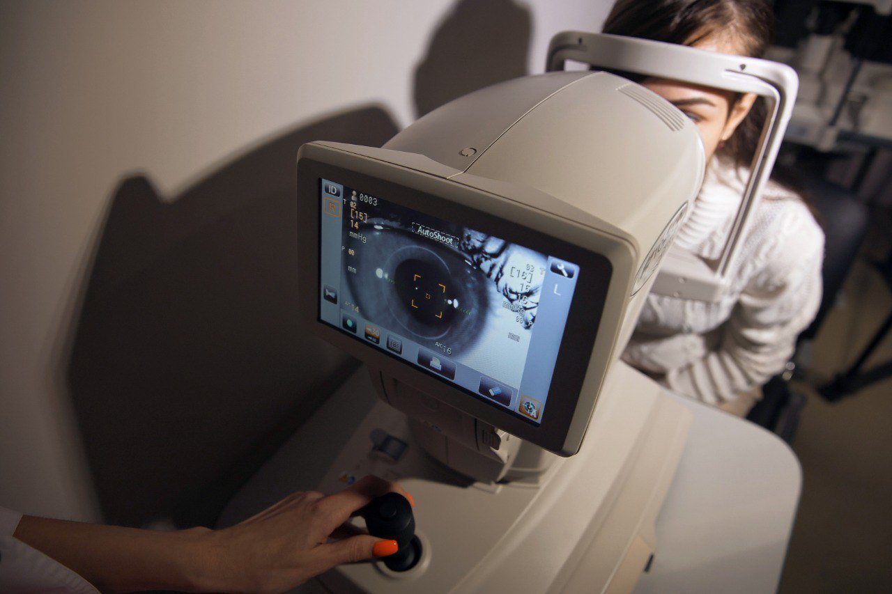 Подмосковные офтальмологи вернули зрение женщине с инфарктом зрительного нерва