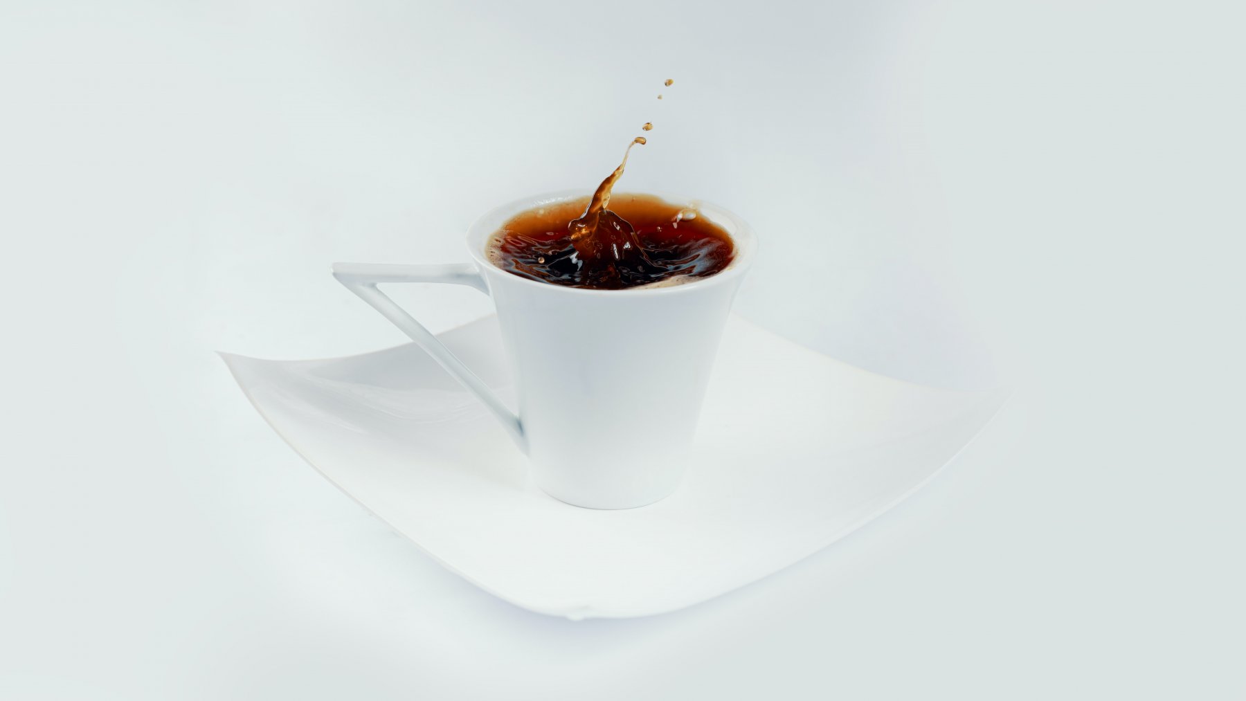 Диетолог: «кофеин мешает полноценному усвоению кальция и железа»