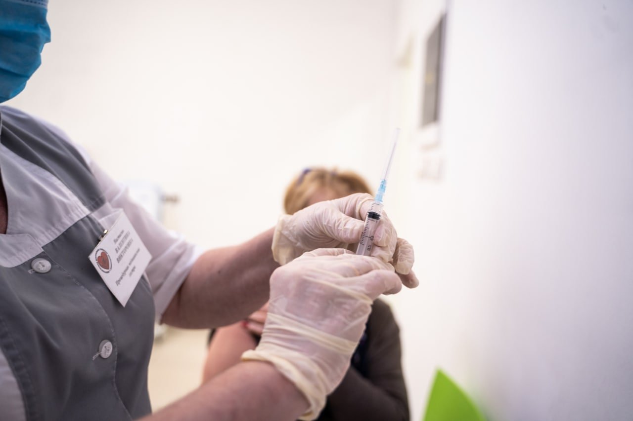 Свыше 1 млн человек в Подмосковье прошли повторную вакцинацию от COVID-19