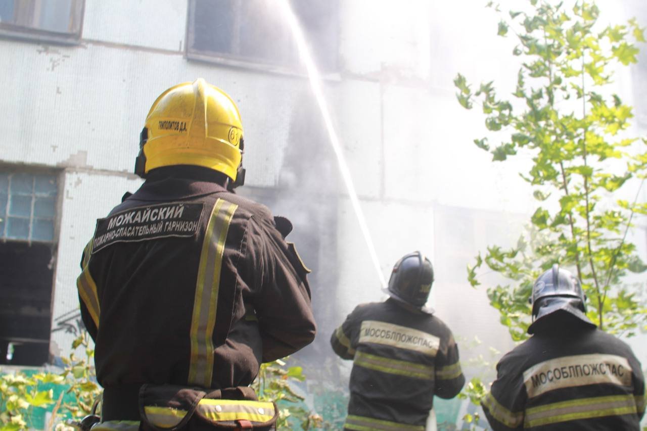 В Можайске снова загорелось здание бывшего мясокомбината