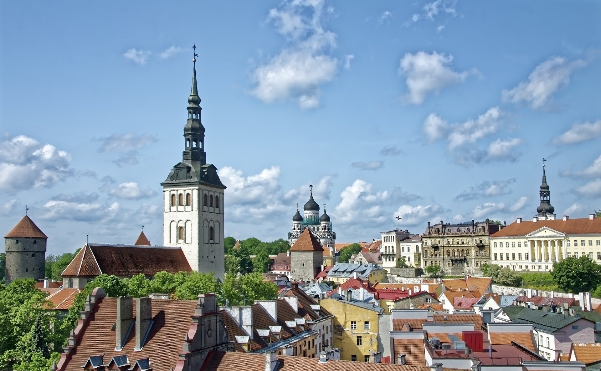 В целях обороны власти Эстонии хотят отбирать у своих граждан внедорожники 