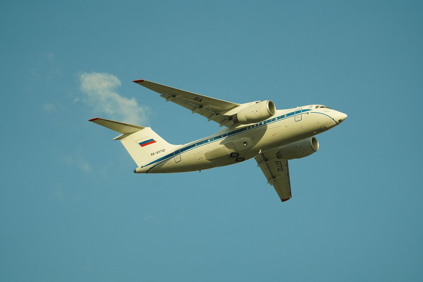 Авиакомпания «Волга-Днепр» доставила в Москву 380 тонн электроники 