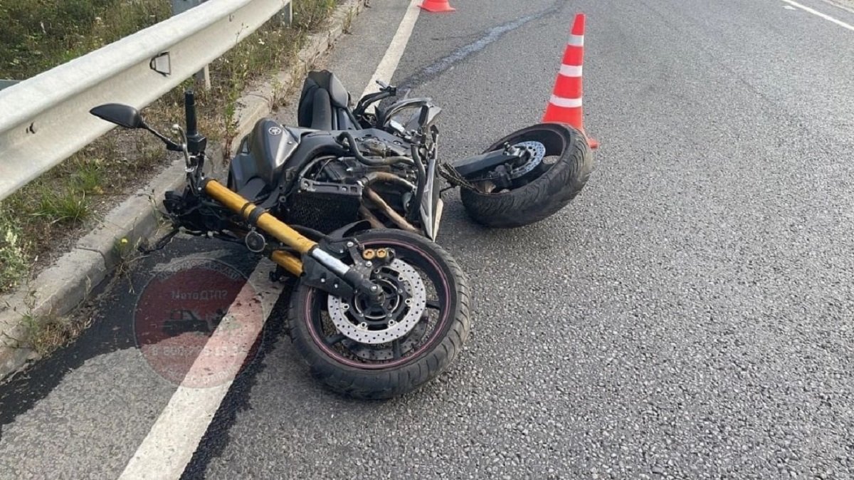 В Подольске мотоциклист погиб при столкновении с отбойником