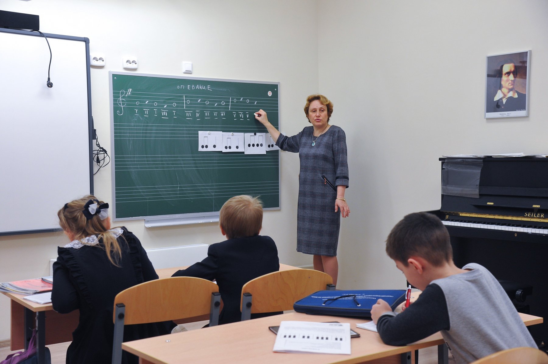Учительские зарплаты в Петербурге почти вдвое меньше, чем в Москве и на Чукотке