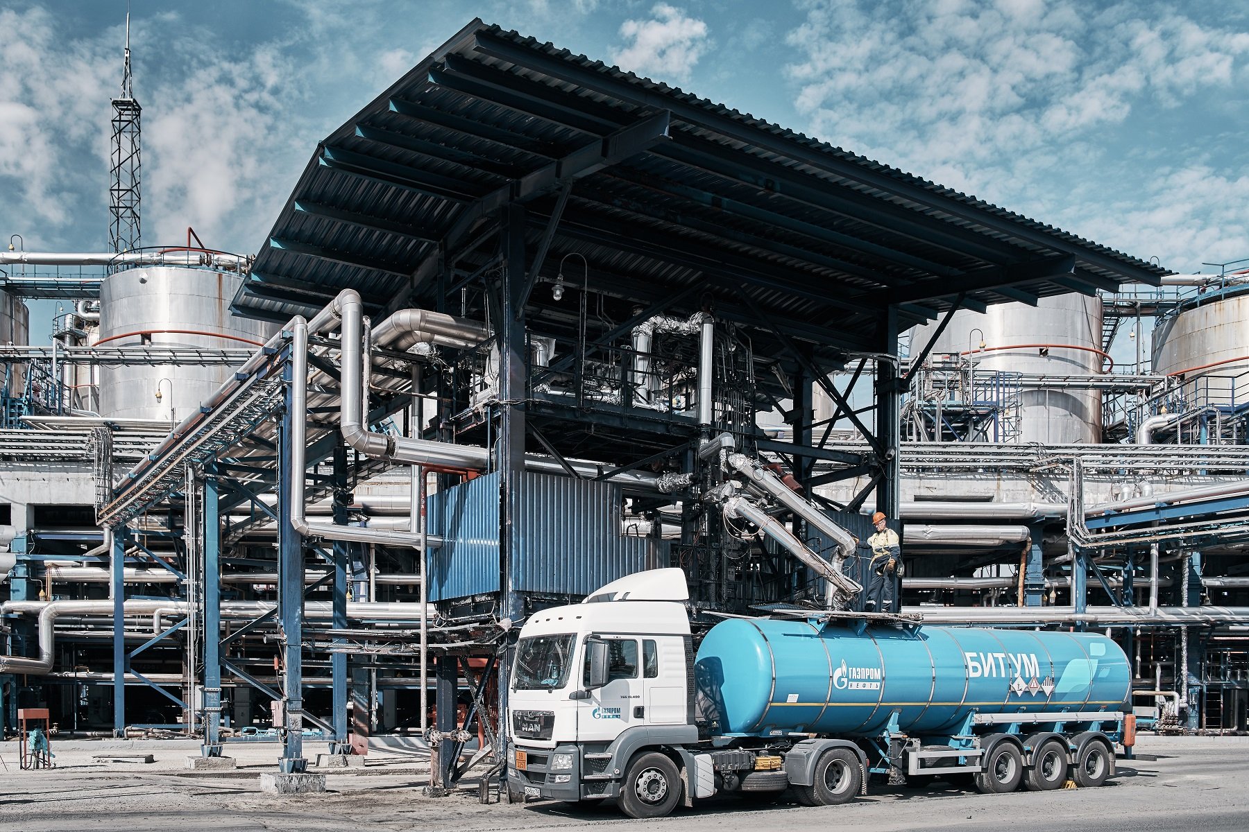 «Газпром нефть» разработала технологию производства инновационного битума для  дорожного строительства