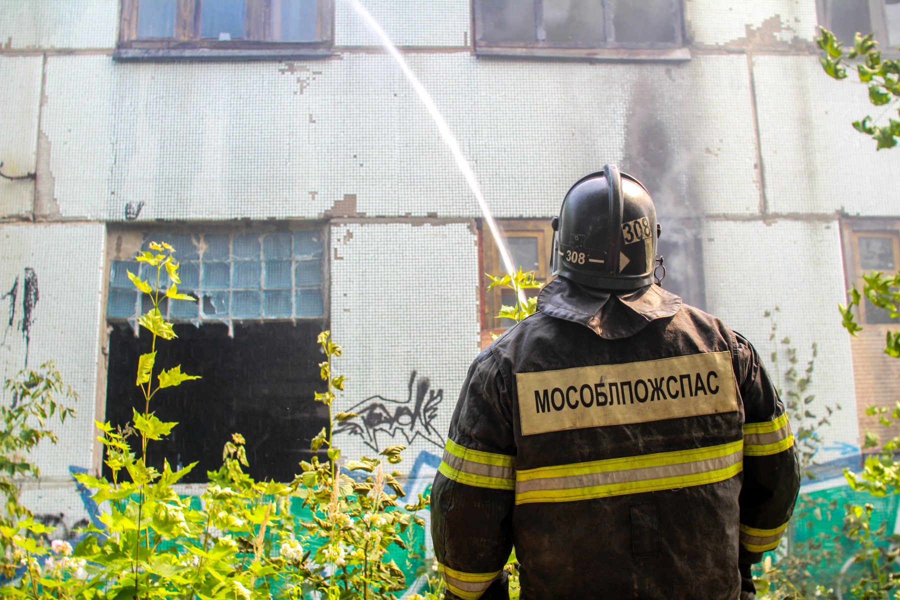 В Серпухове локализовано возгорание бывшего ликеро-водочного завода