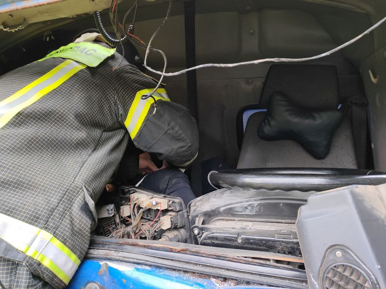 В Солнечногорске спасли зажатого в грузовике водителя