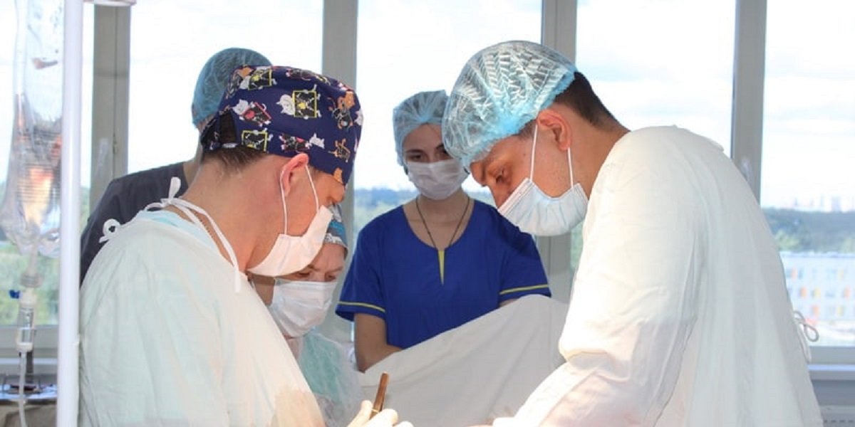 В Ивантеевке врачи избавили 49-летнюю пациентку от 8-литровой кисты