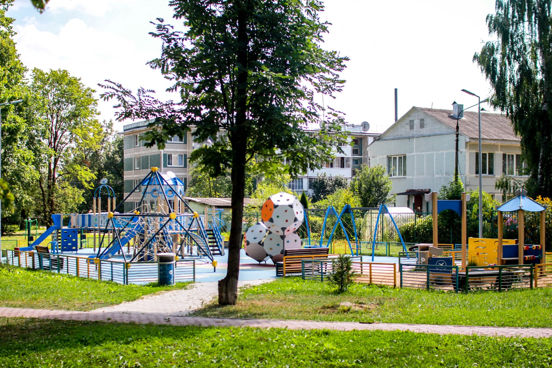В Подмосковье с начала года появилось 180 новых детских площадок 