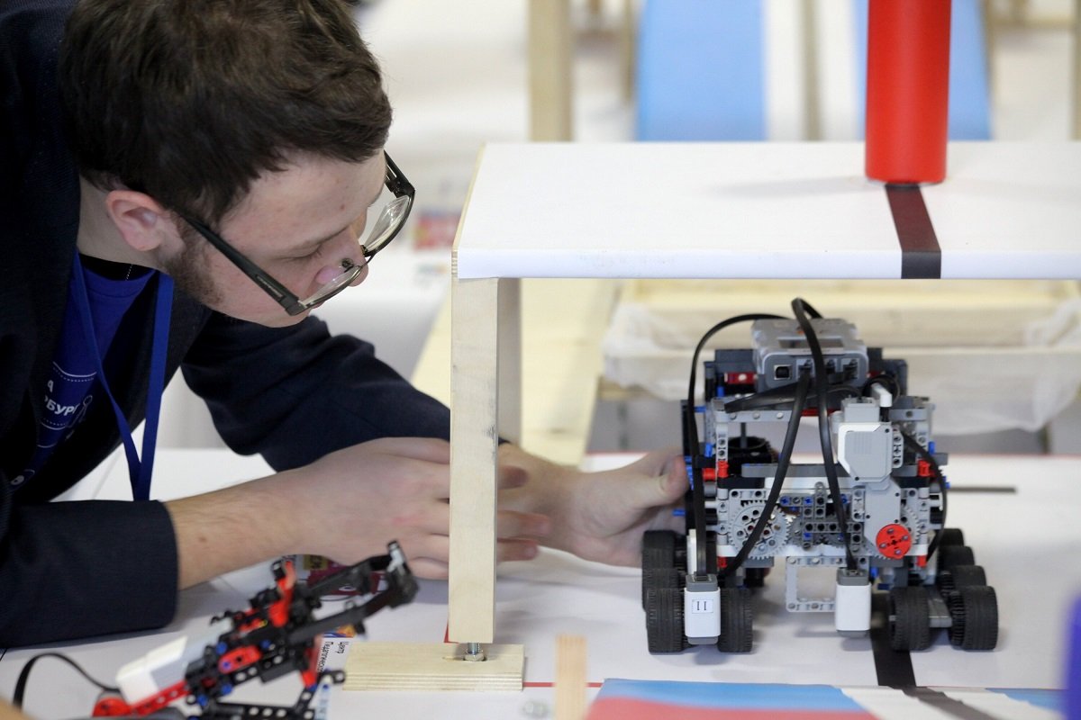 В Пущине открыли центр изучения науки и робототехники для школьников 