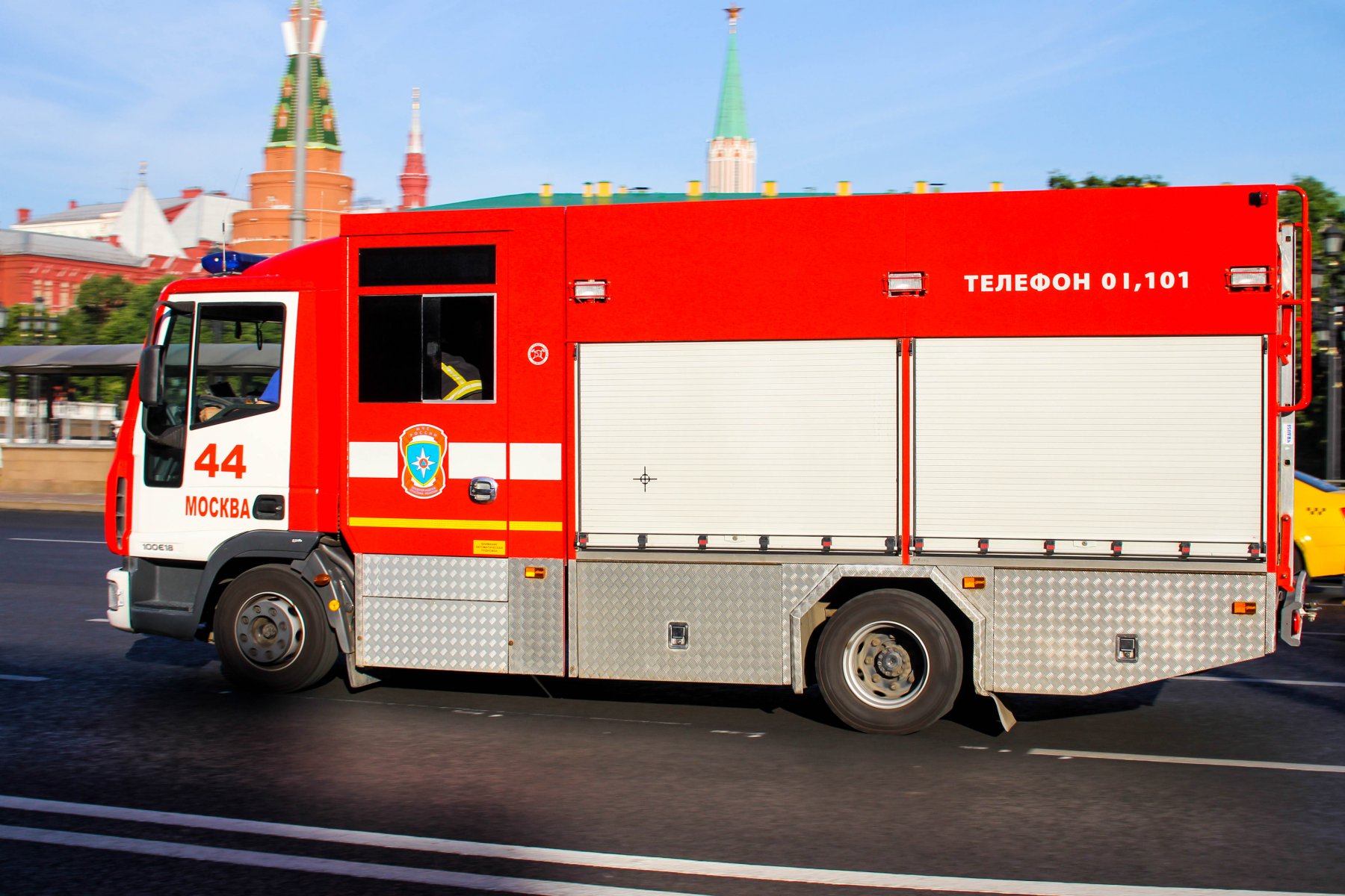 Во время пожара на северо-востоке Москвы были спасены четыре человека