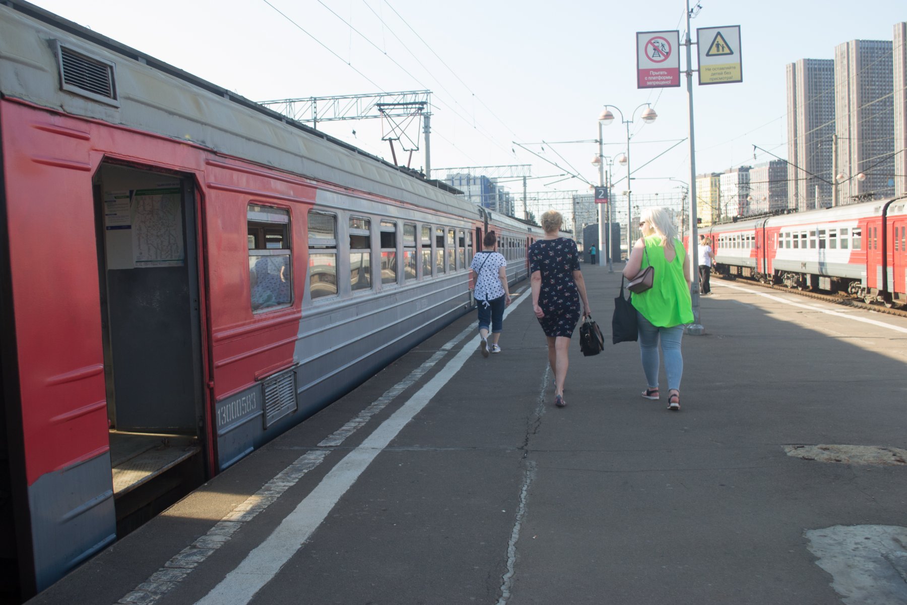 Пассажиров Белорусского и Савеловского направлений предупредили о закрытых дверях в середине составов