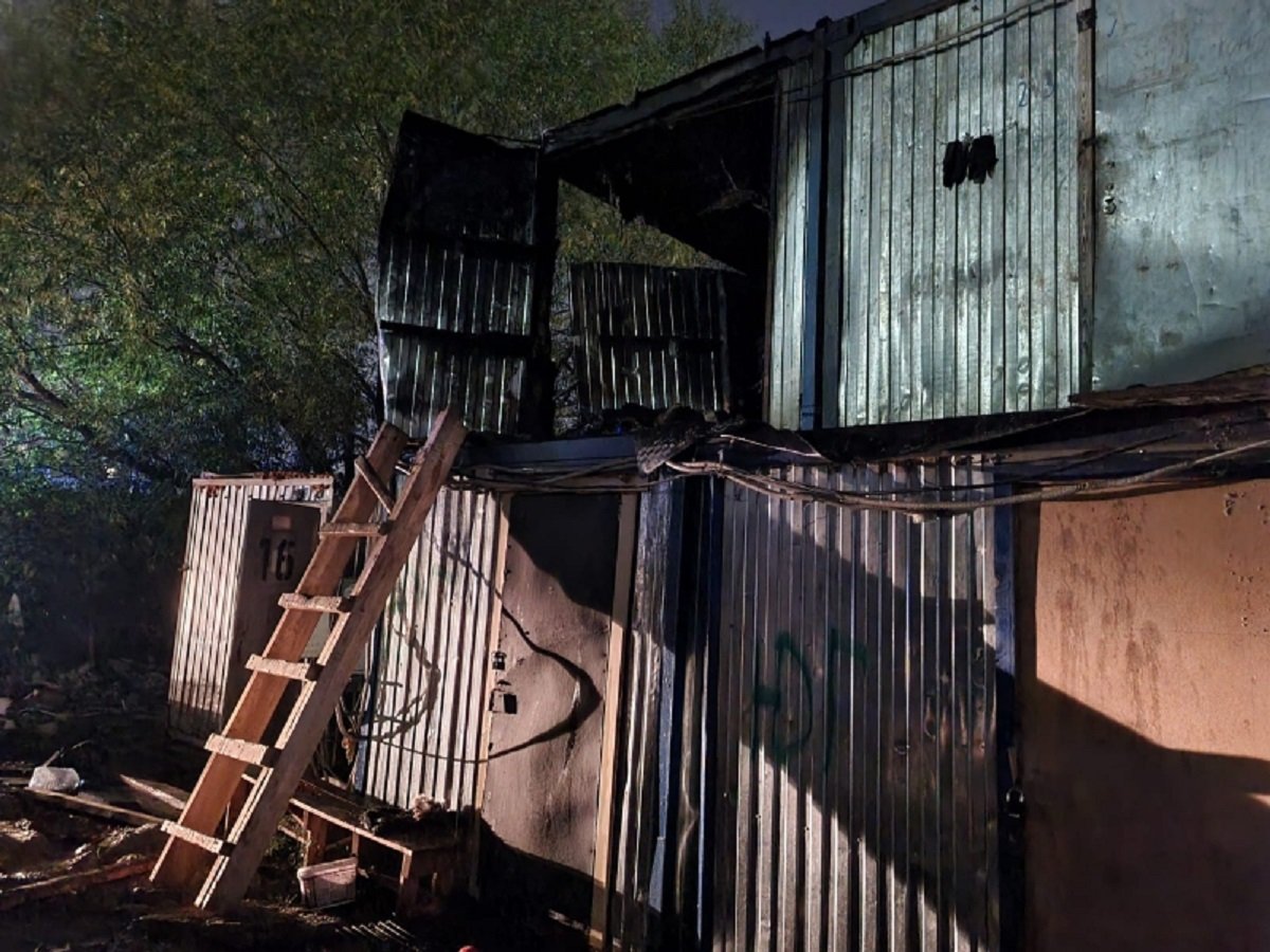 В столичном районе Солнцево на пожаре в бытовке погибли двое рабочих