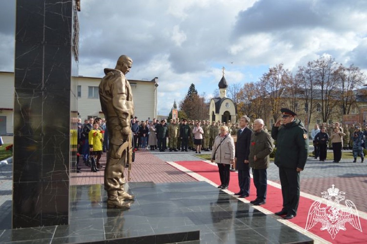 В Электростали установили памятник военнослужащим и сотрудникам правопорядка