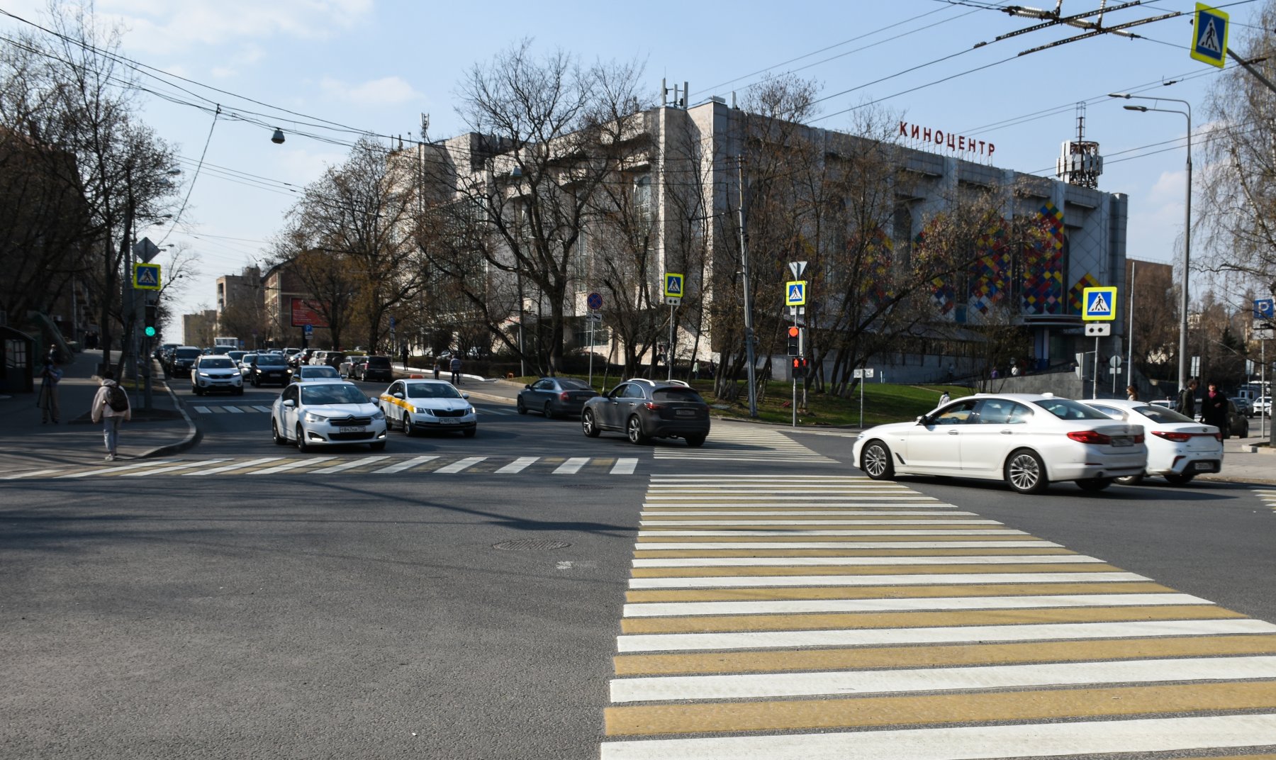 В местах частых ДТП в Подмосковье обустроили 345 пешеходных переходов