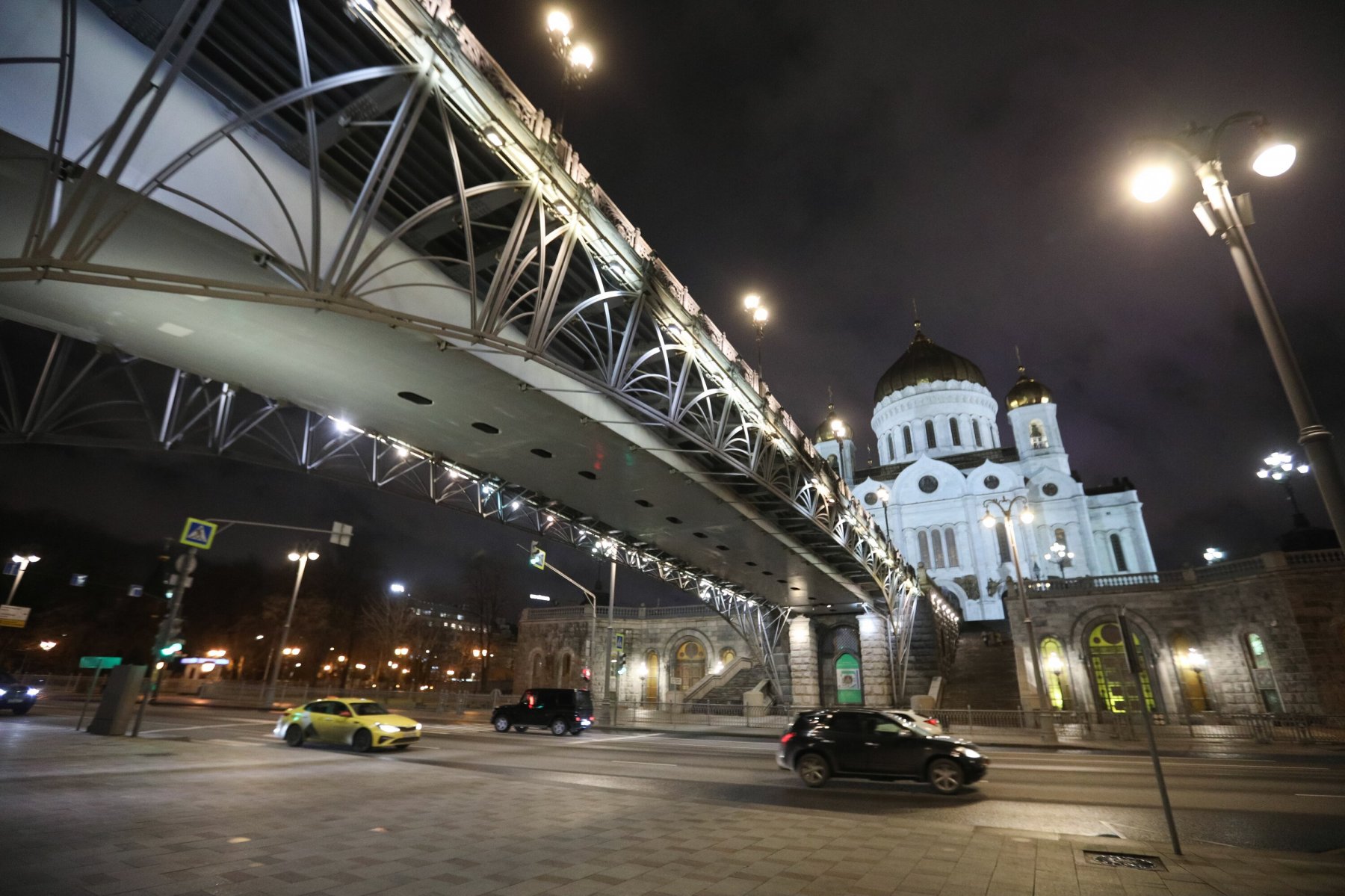 В Москве перешли на зимний режим освещения