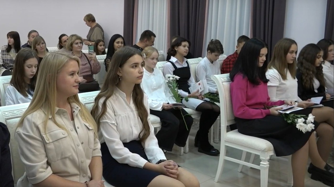 В Пушкино вручили паспорта двенадцати подросткам