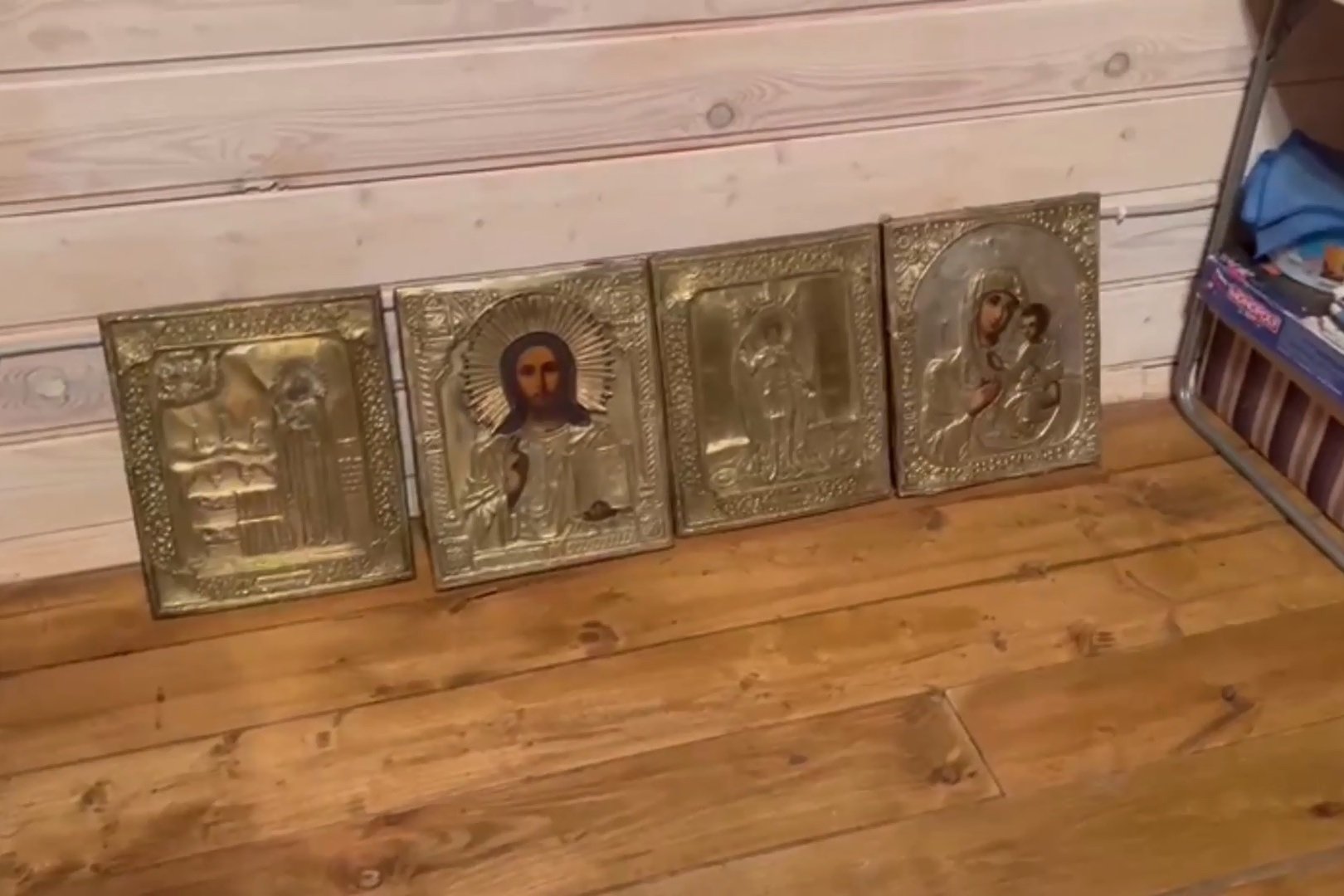 Полицейские нашли и вернули иконы, похищенные в храме подмосковного Раменского