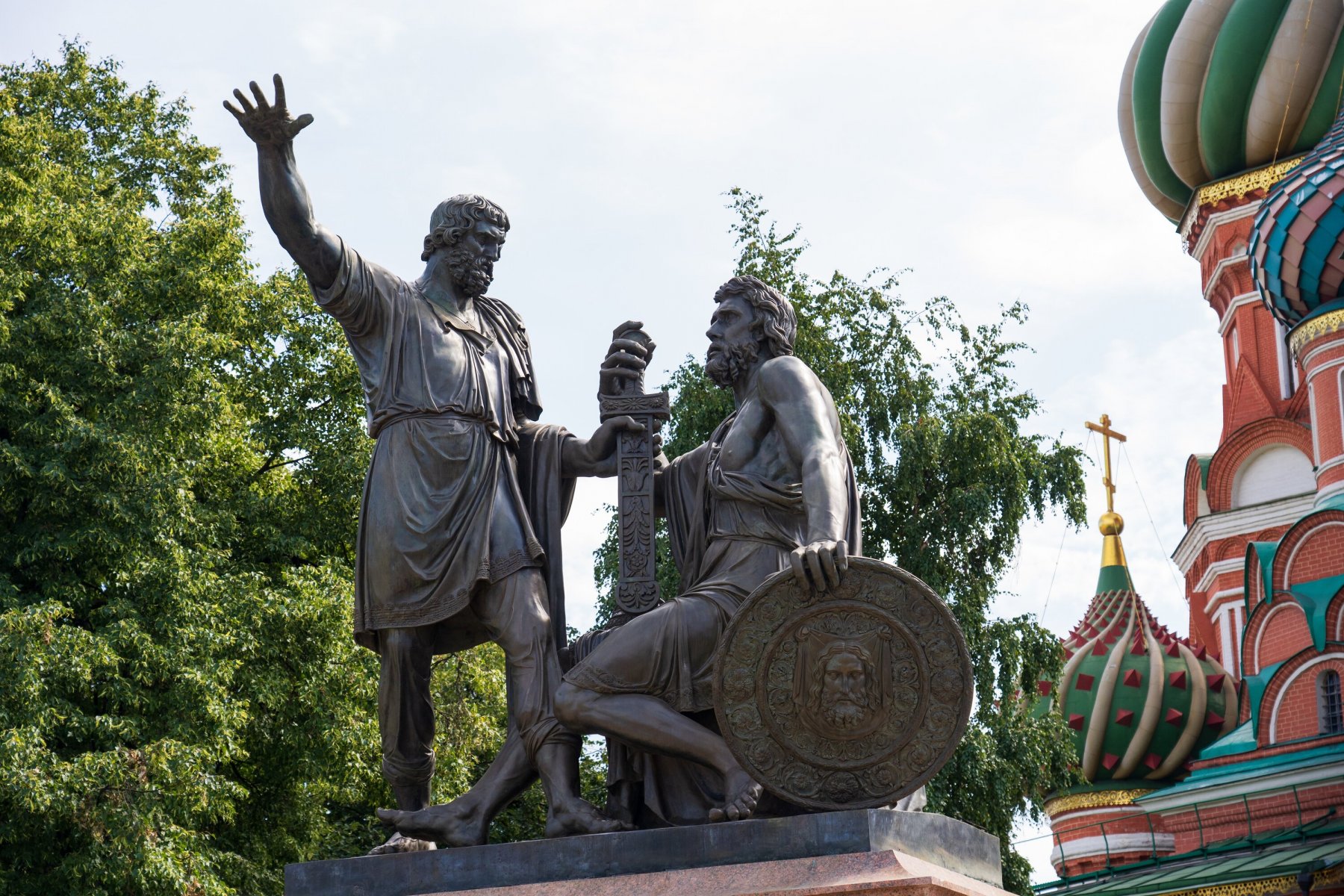 дмитрий пожарский памятник в москве