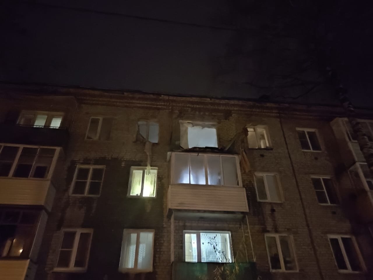 Человек пострадал из-за взрыва газового баллона в жилом доме в Подмосковье
