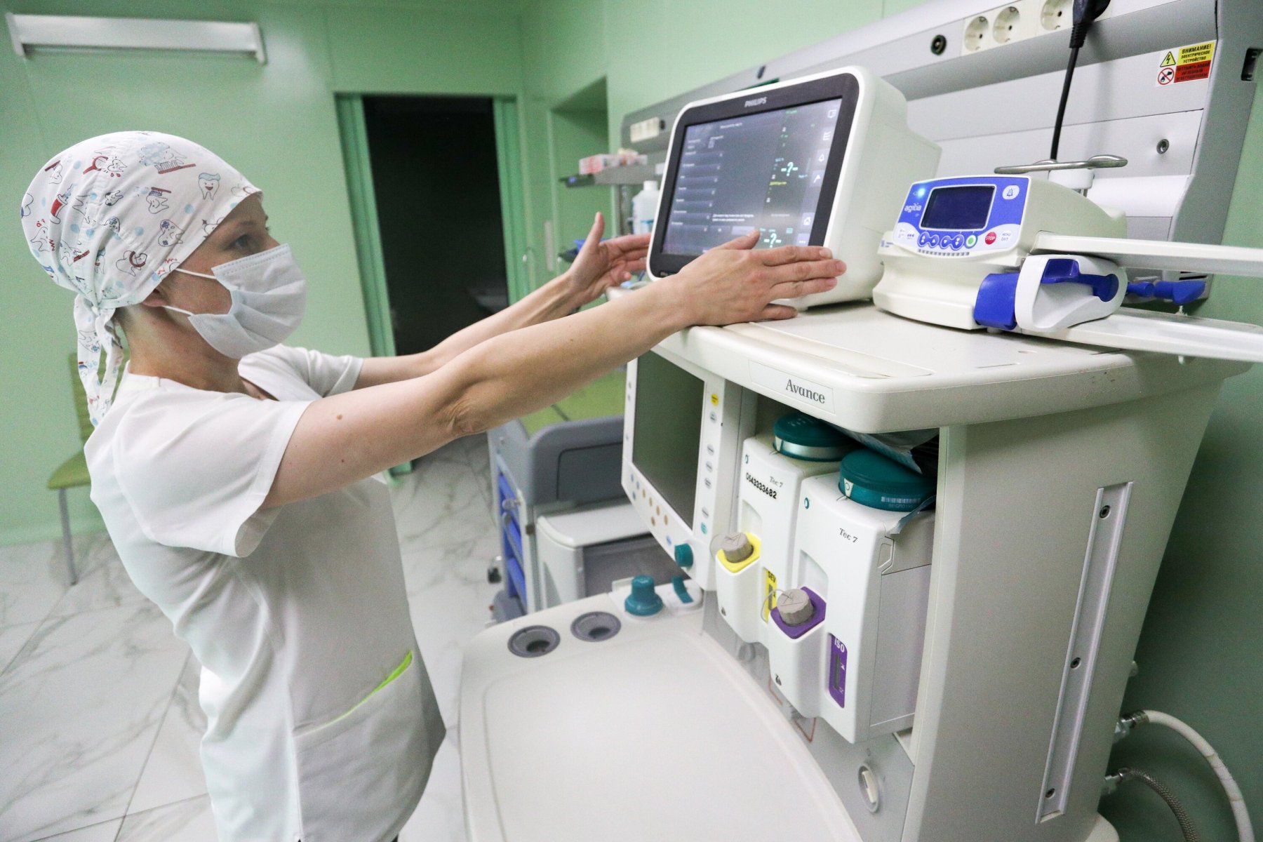 Более 200 медиков трудоустроились по программе «Приведи друга» в Московской области  