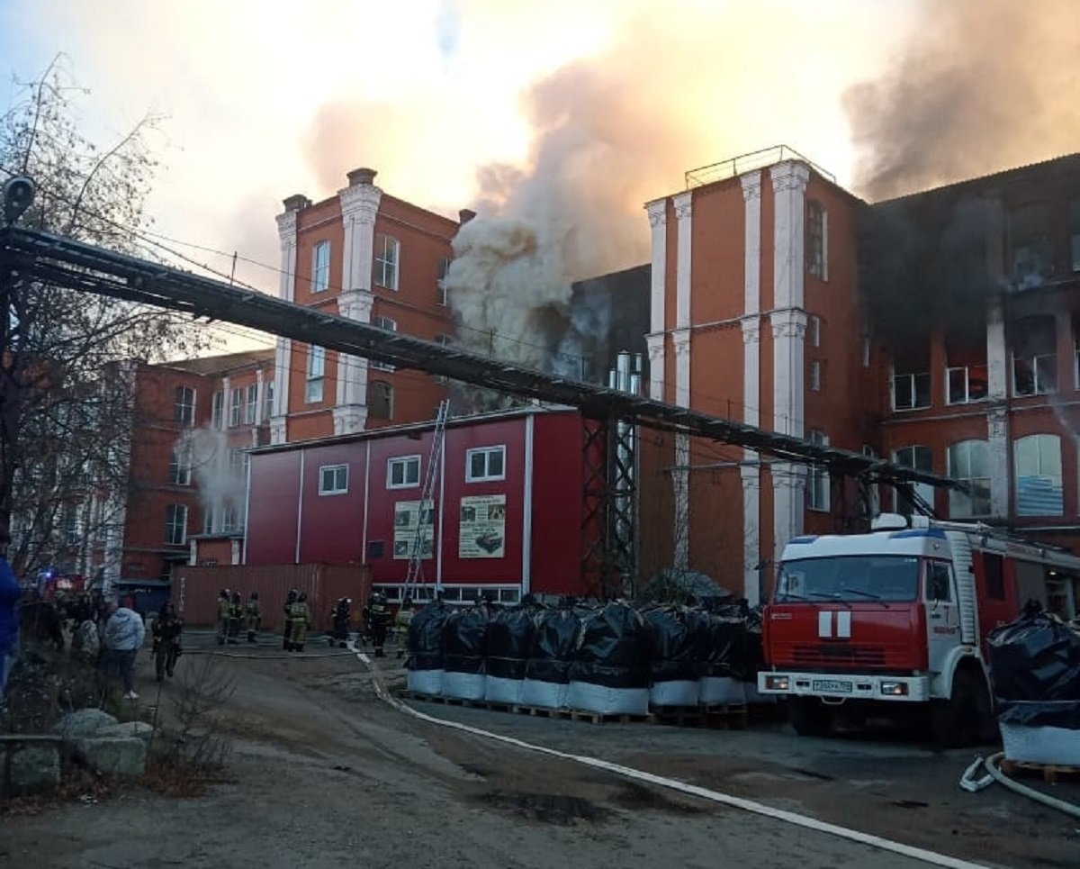 Пожар на «Зингере» составляет 2,5 тысячи квадратных метров
