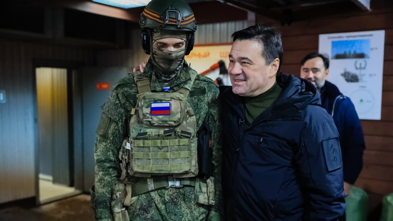 Губернатор Подмосковья пообещал новогодние чудеса детям военнослужащих региона