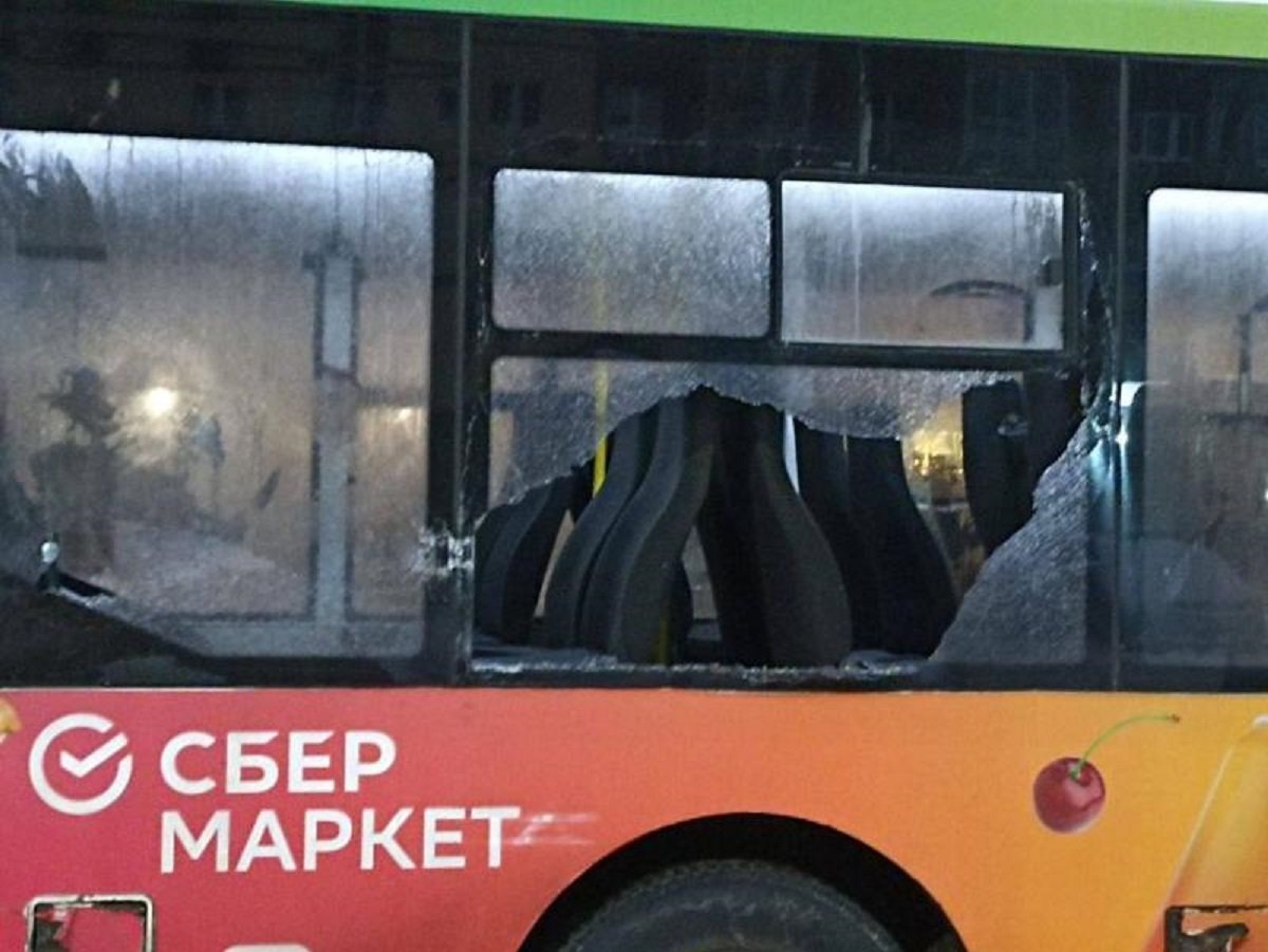 В Ленинском водитель автобуса устроил гонки и задел другой пассажирский автобус 