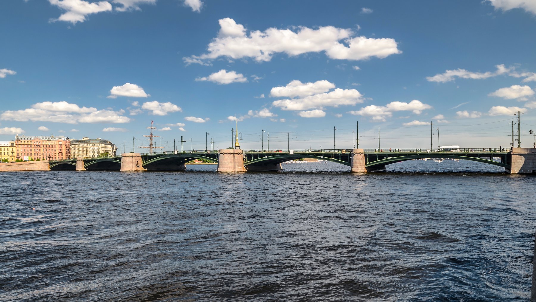 «Полная дичь»: петербуржцы раскритиковали открытие недостроенного Биржевого моста