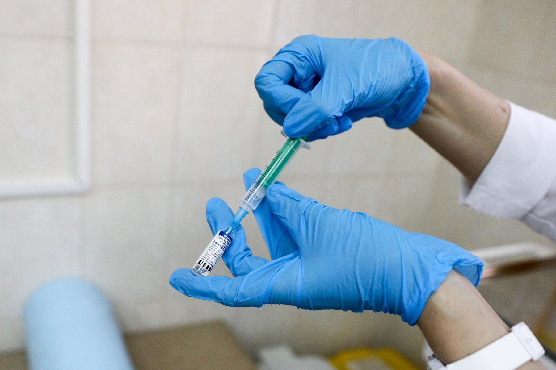В подмосковной Кашире продолжается вакцинация жителей от COVID-19 и гриппа