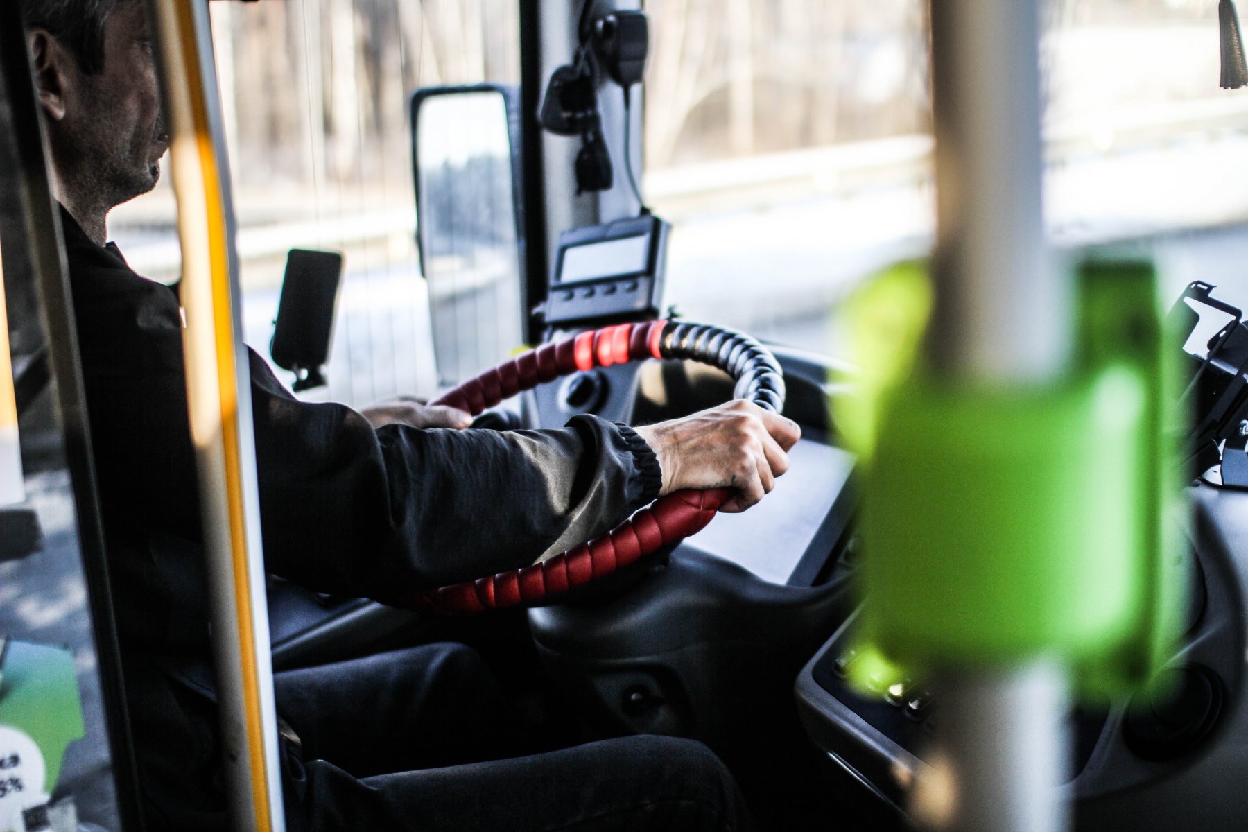 Учащиеся Подмосковья смогут ездить на автобусах со скидкой по карте «Мир» 