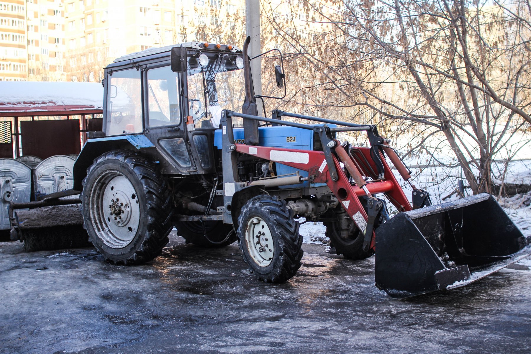 В Москве произошла смертельная авария с участием снегоуборочной техники 
