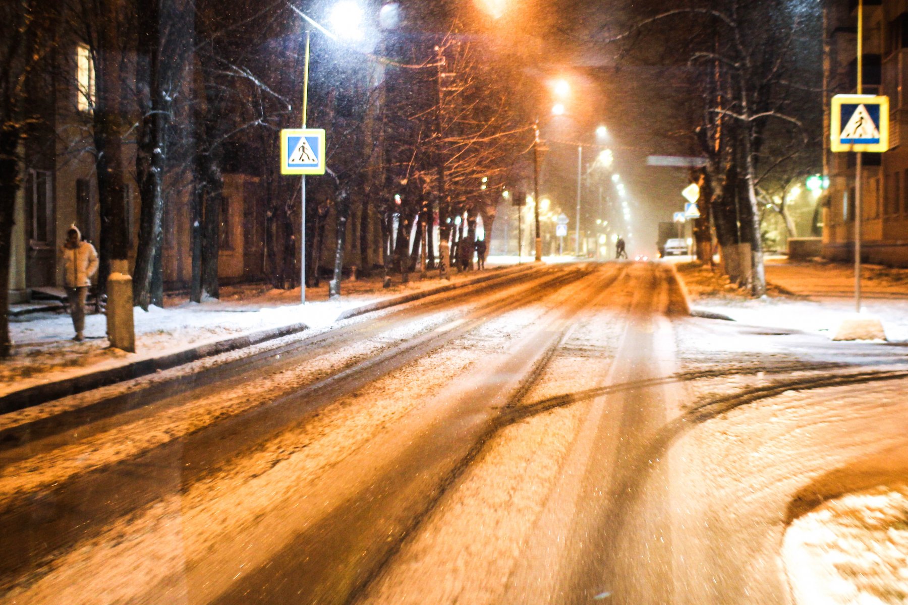 Синоптики предупреждают петербуржцев о снежных заносах и пробках на дорогах в начале недели
