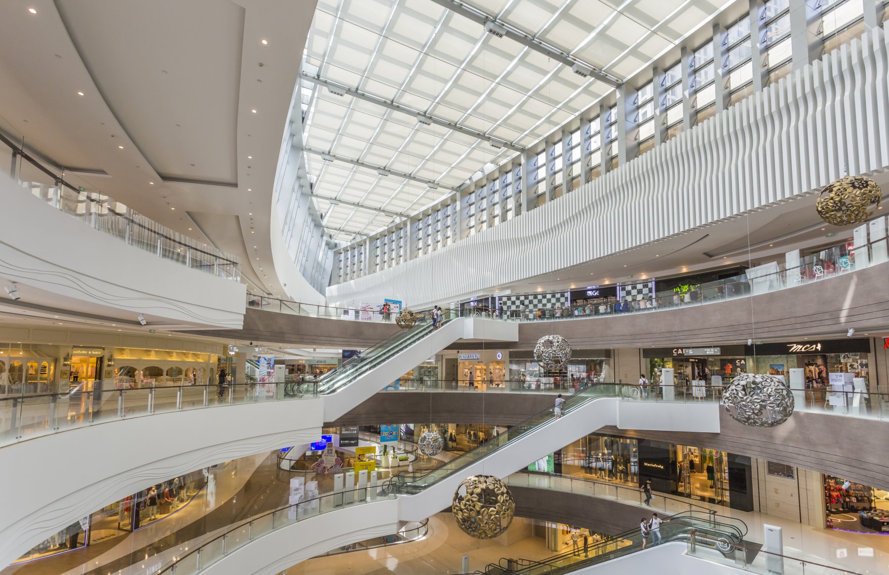 Крупнейшие торговые центры потеряли 25% посетителей из-за ухода иностранных брендов