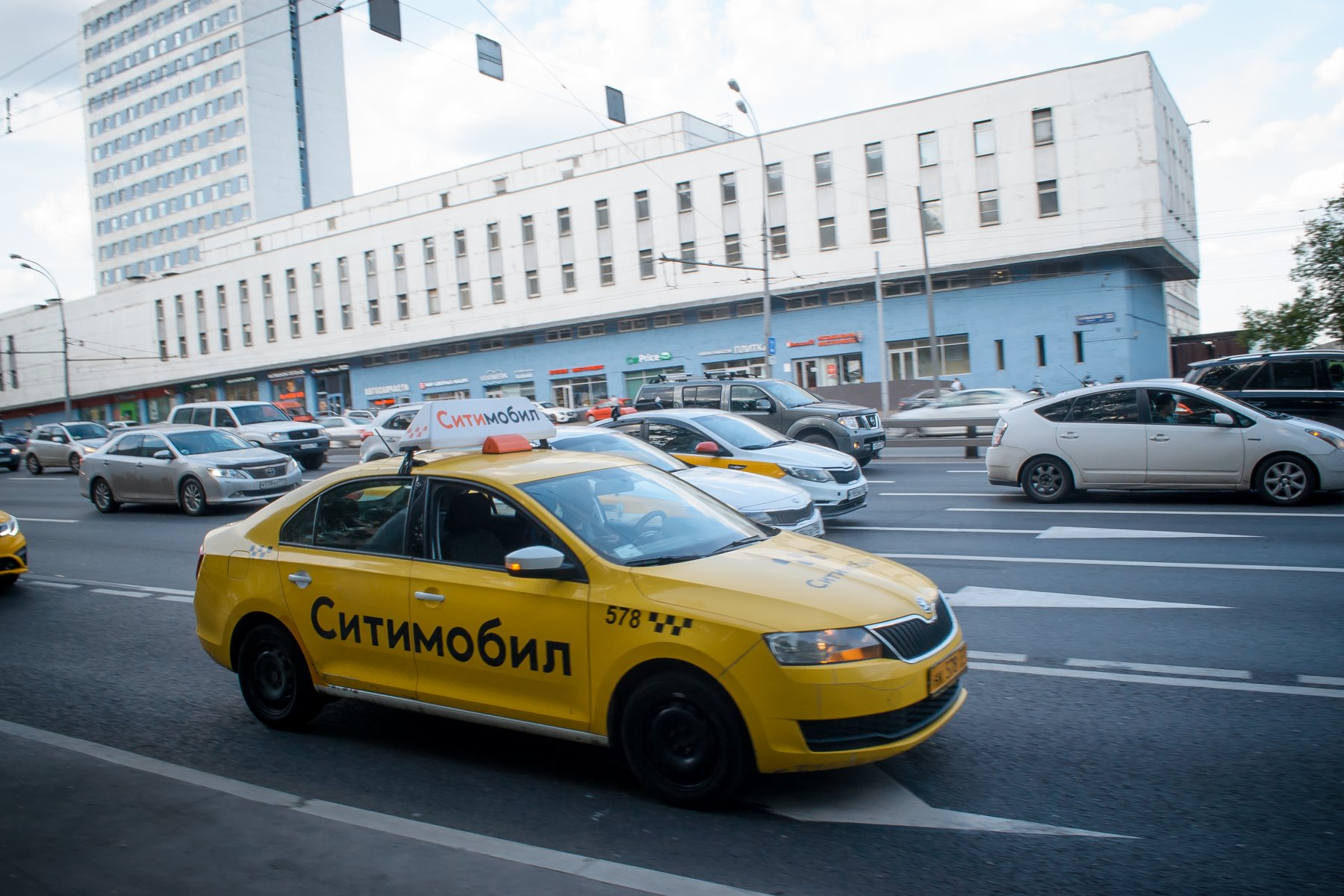 В Москве стоимость такси в новогодние каникулы вырастет в 2-3,5 раза