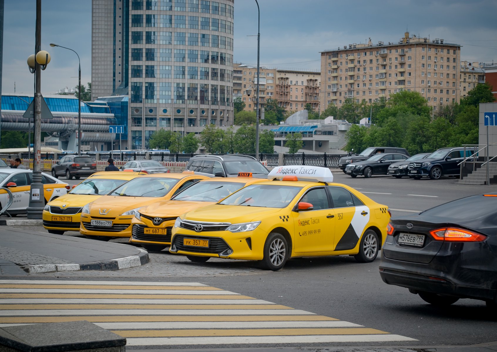 В работе сервисов Яндекс.Такси и Uber произошел сбой