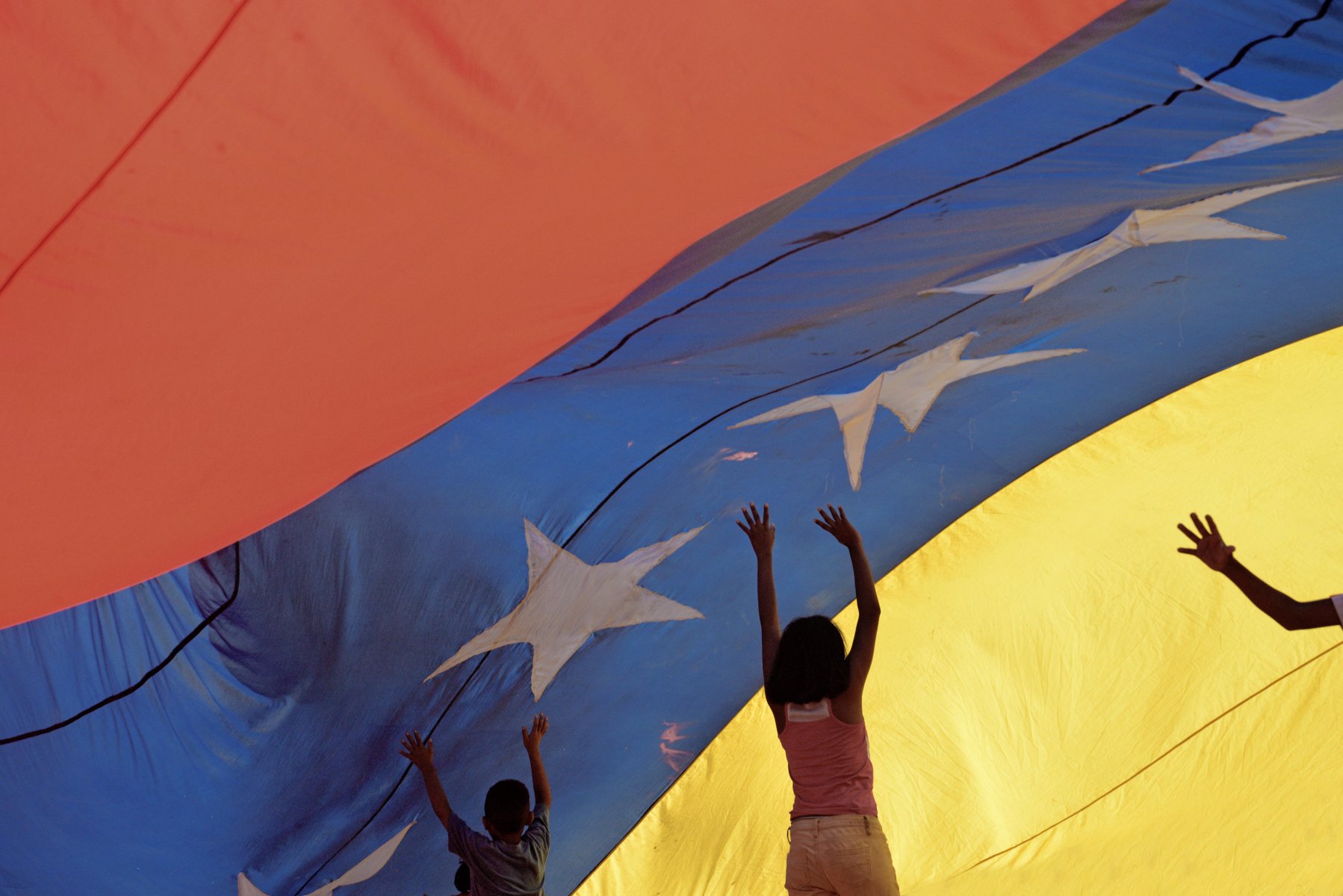 Оппозиционеры Венесуэлы хотят сместить главу временного правительства Гуайдо