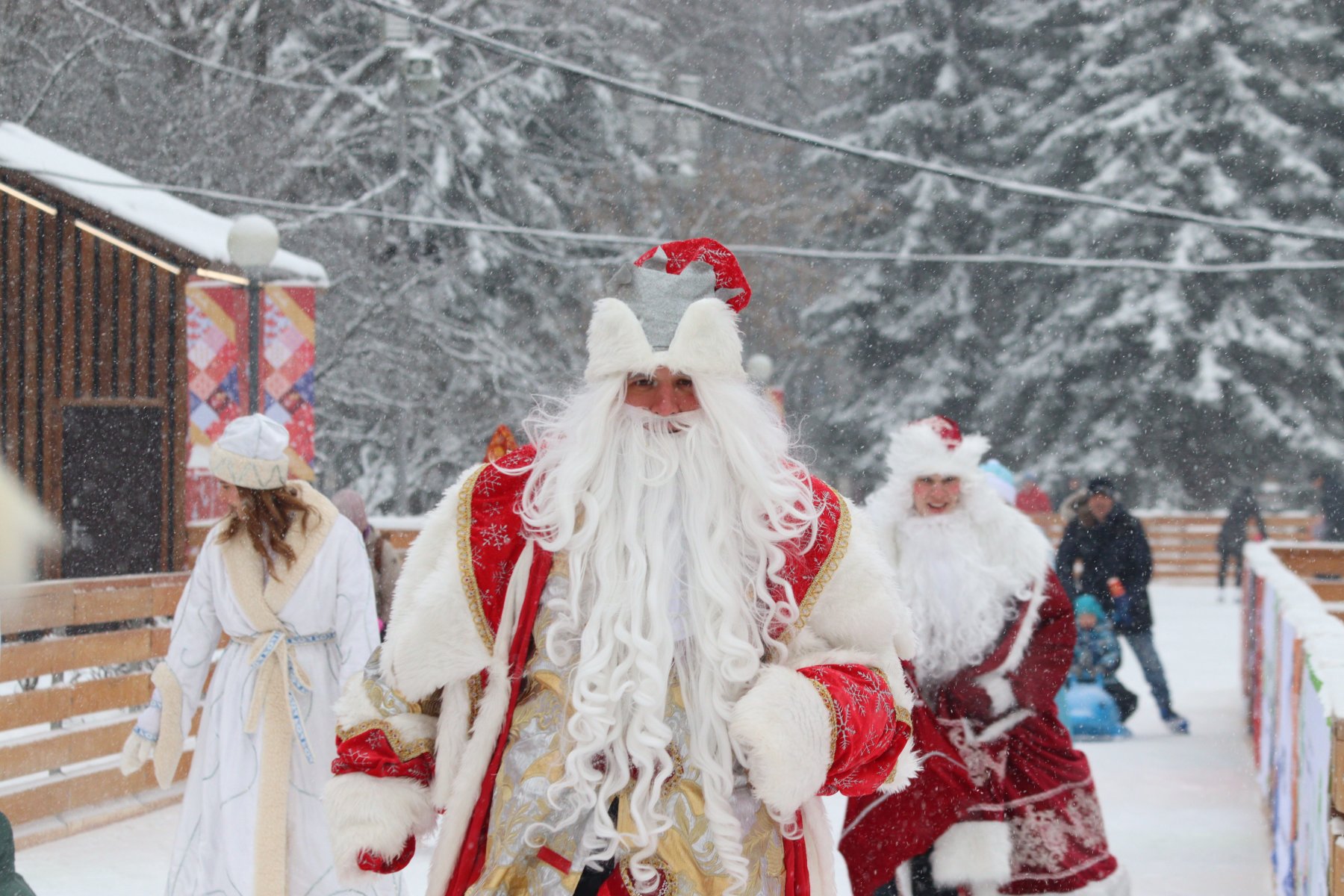 Деды Морозы со всего Подмосковья стартовали из Химок с подарками для воспитанников социальных центров