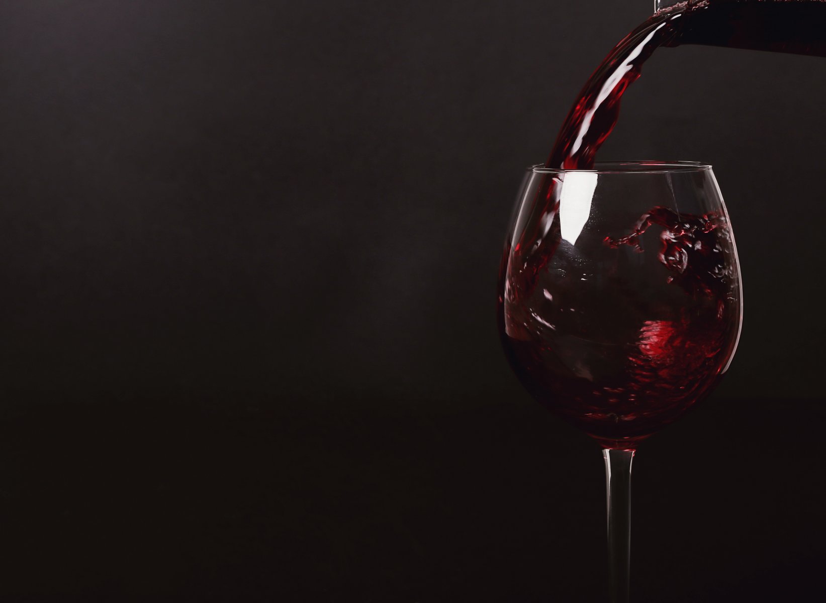 Нарколог: не стоит допивать открытое несколько дней назад вино