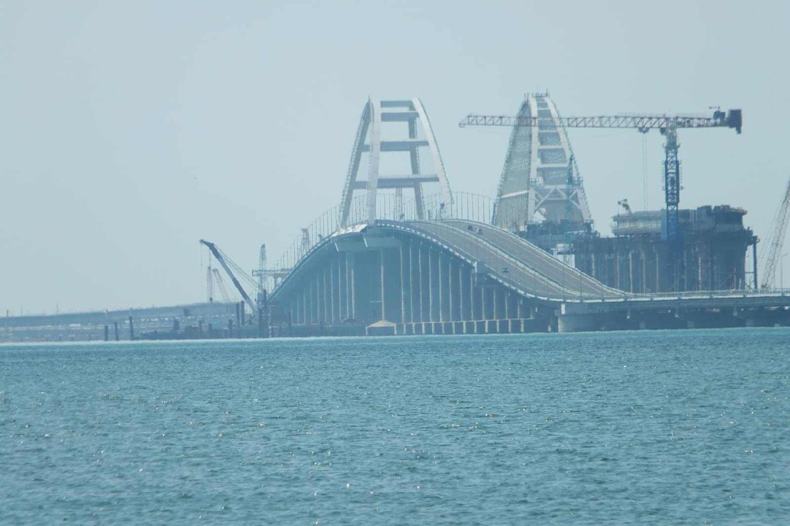Минтранс сообщил о возобновлении автомобильного и автобусного движения по Крымскому мосту после ремонтных работ