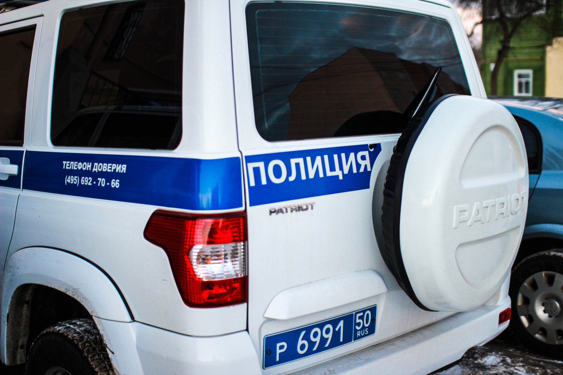 Столичные полицейские задержали подозреваемых в ограблении прохожего на Татарской улице