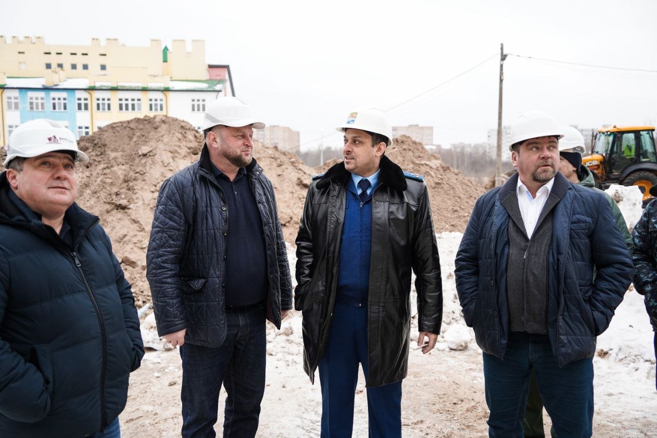 Глава администрации подмосковной Шатуры проинспектировал строительство новой школы 