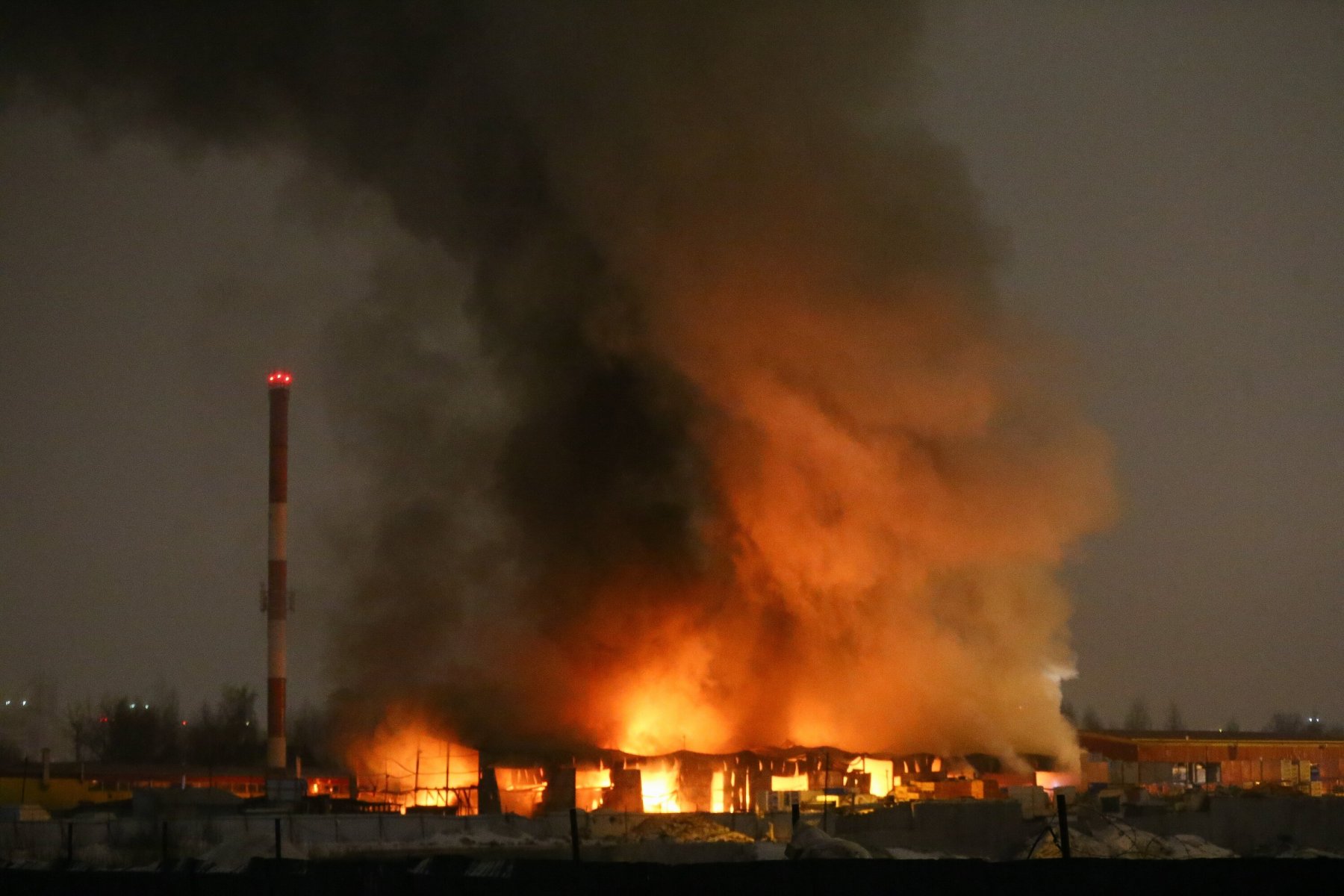 После пожара на рынке «Синдика» в воздухе не зафиксировано превышение норм вредных веществ 