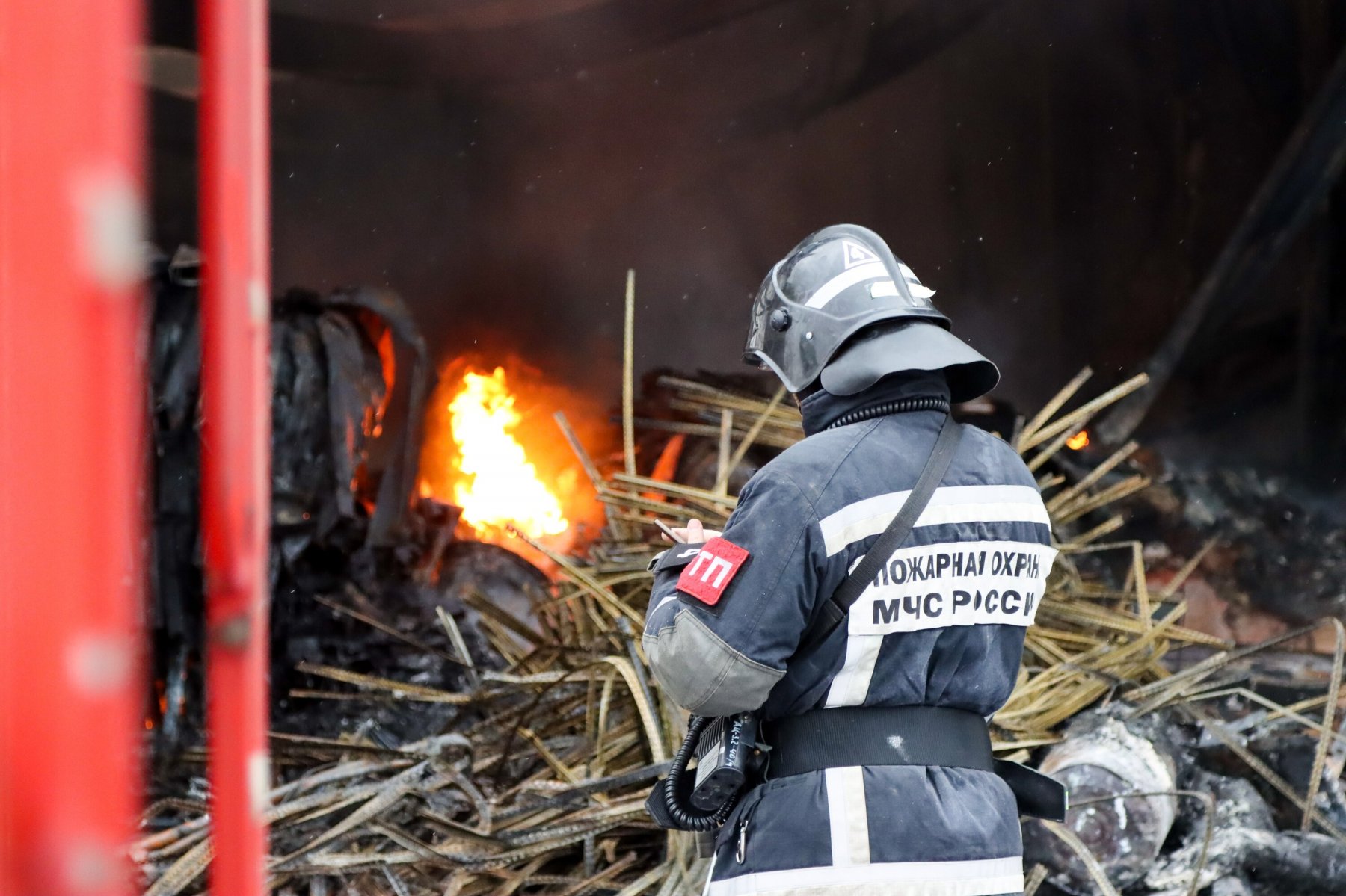 Пожар на складе стройматериалов на рынке «Синдика» в Подмосковье потушен