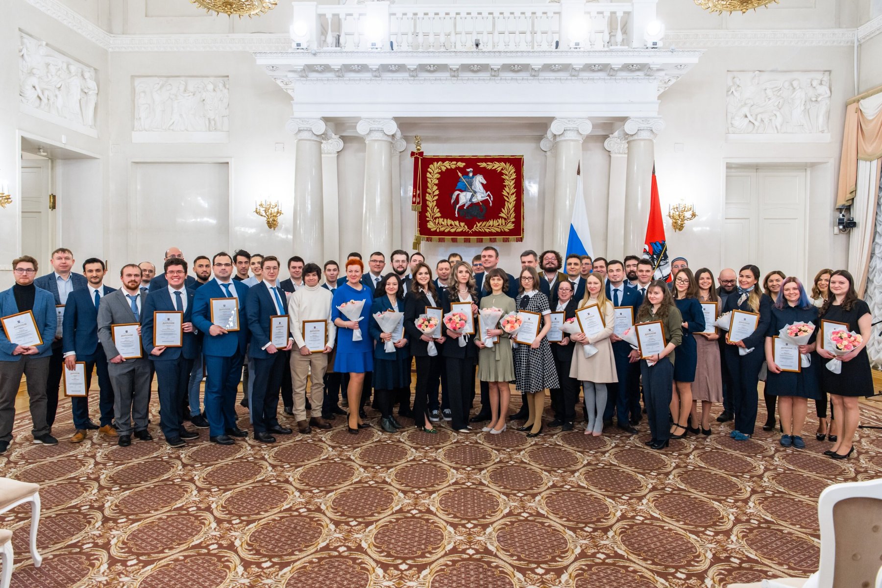 Собянин вручил премии 90 российским молодым ученым