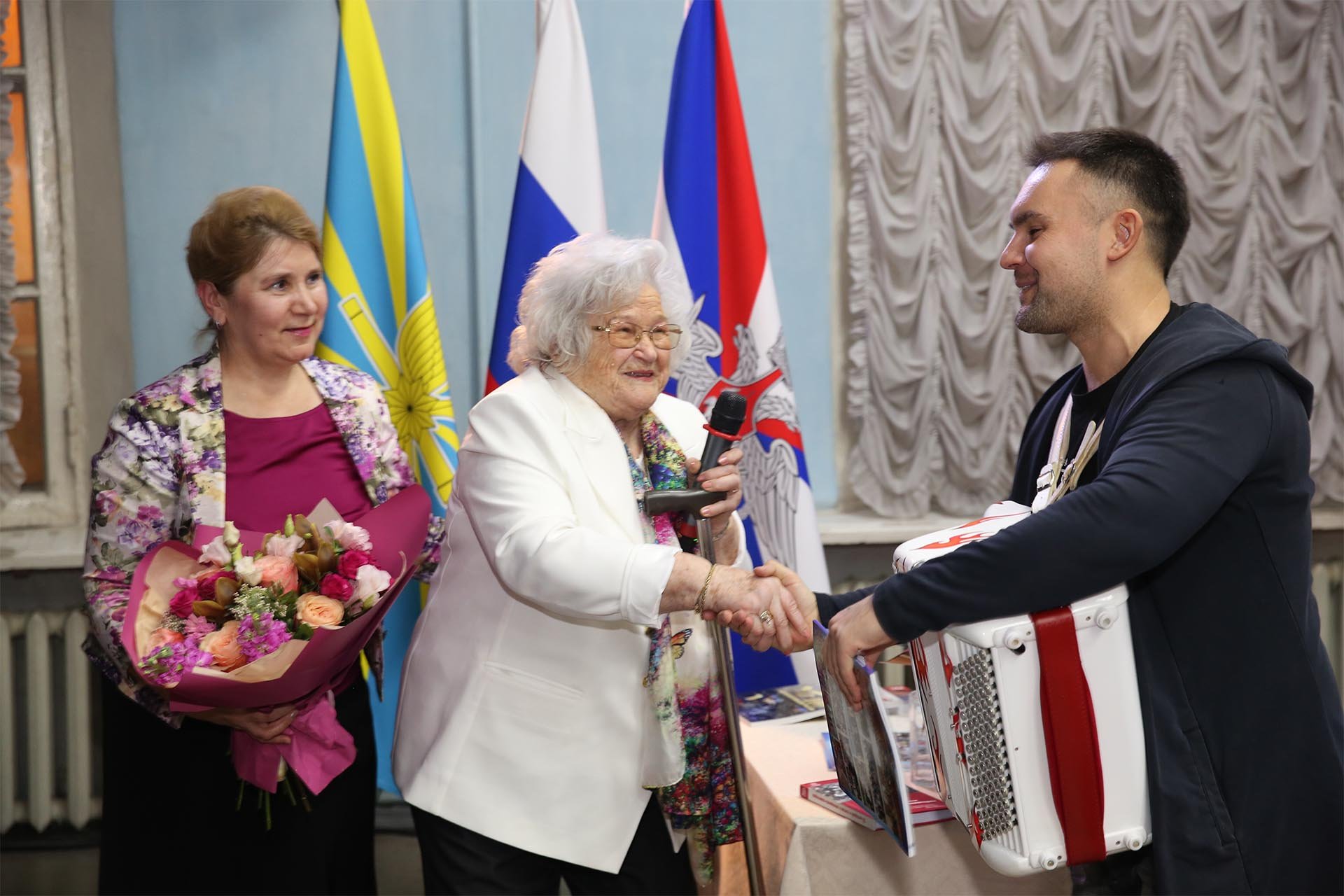 В ЦОК ВКС поздравили Галину Павловну Брок-Бельцову с 98-летием