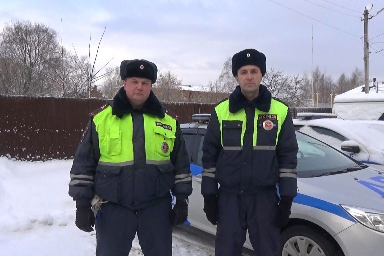 Сотрудники ГИБДД Московской области доставили в больницу ребенка, которому стало плохо в дороге