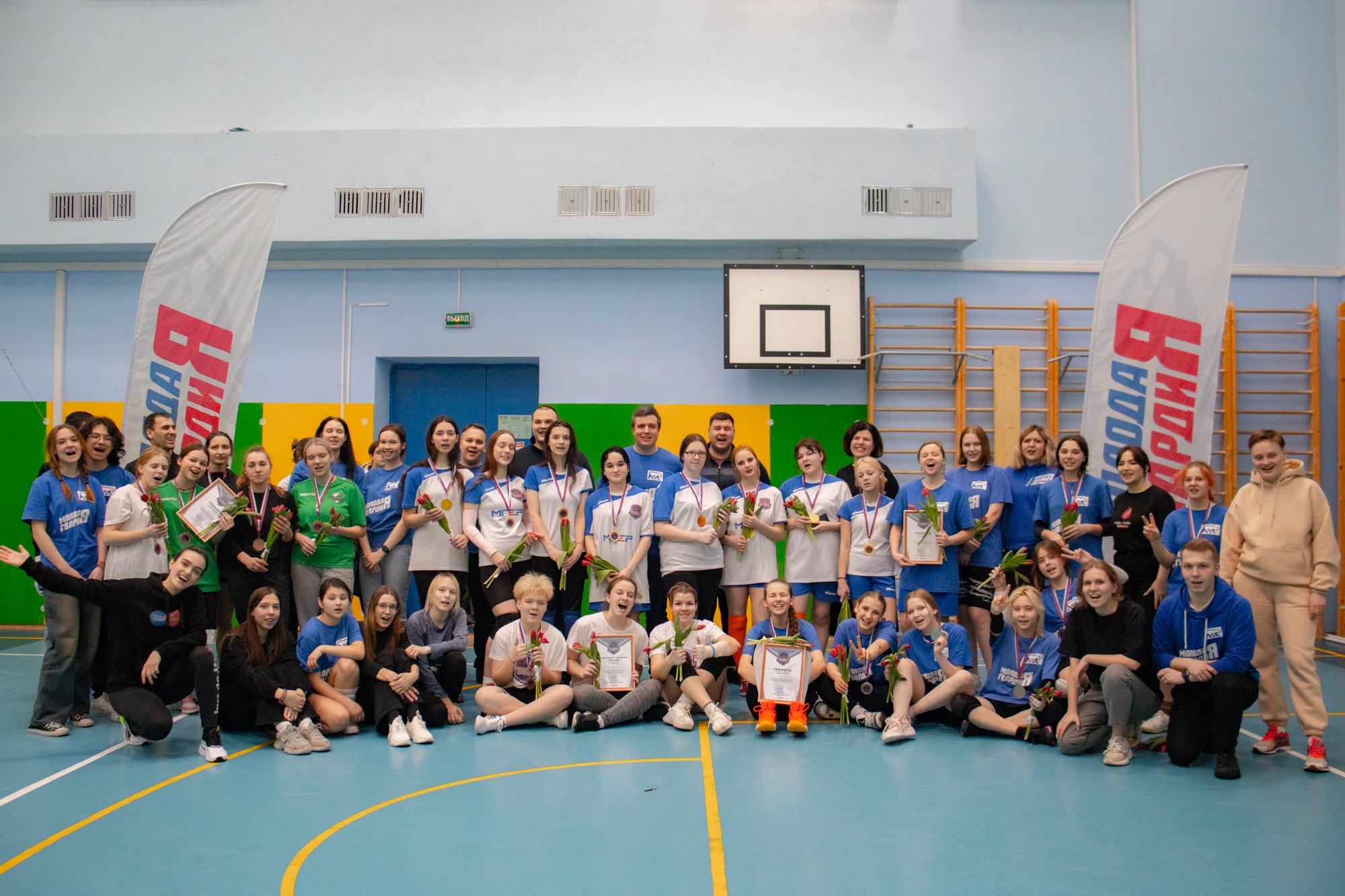 Подмосковные молодогвардейцы организовали турнир по волейболу среди женских команд